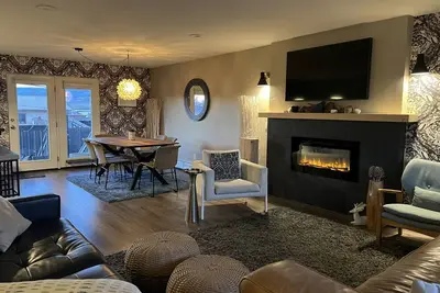 Image de New Listing High Noon, a desert modern showpiece