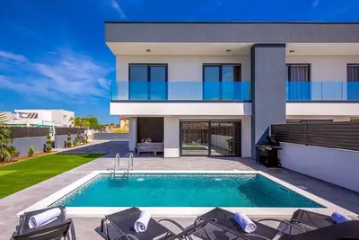 Image de Superbe maison à Zaton avec sauna