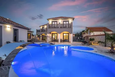 Image de Magnifique maison de 6 chambres à Zadar