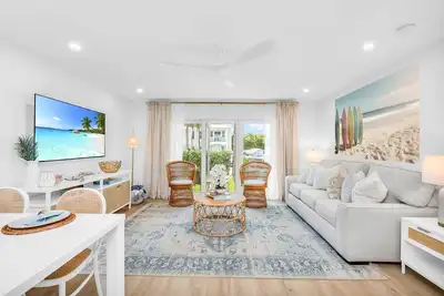 Image de Juno Beach Landings Condo 1 | Steps to the Beach!