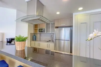 Image de Cozy Apt in front of Beach. Each rooms with big balcony and ocean view.
