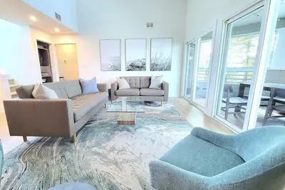 Image de Buccaneer Village 122 | Completely Renovated | Covered Parking | Multi-Level