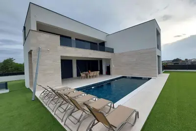 Villa Nin 2