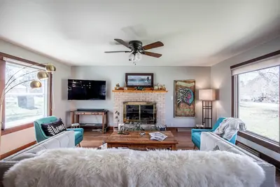 Image de Charming Downtown Ennis Executive Home!