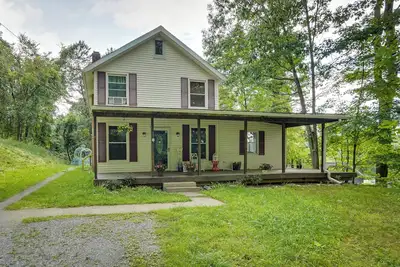 Image de Lakefront West Sand Lake Home w/ Beach Access!