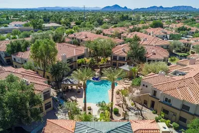 Image de Poolside 3br Condo | Mt Views | Luxury Community