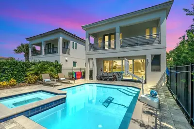 Image de Whimsical Way | 5-Br, Movie Theater, Private Pool & Spa