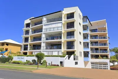 Image de Two Bedroom Ocean View apartment a stones throw from Bargara cafe life