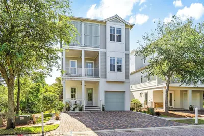 Image de Tupelo Honey / Gulf Views / Steps to Pool & Beach / 4 Bikes