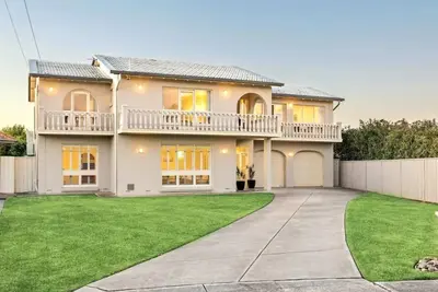Image de Stunning Two-story, 4-bedroom, 3-bathroom House Just Minutes Away From the Beach