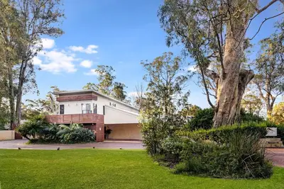 Image de Relax with the whole family at this Holiday Mansion.