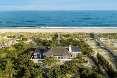 Image de Stellar Ocean Front Hamptons Getaway
