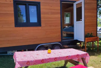 Maison d'hôtes \"Mobile Tinyhouse By Wolfsberger\" avec vue sur la montagne, jardin partagé et Wi-Fi