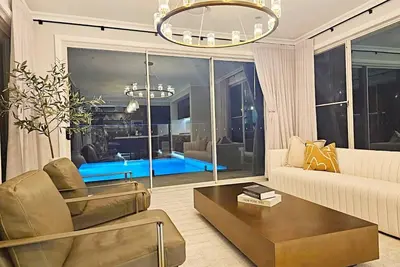 Image de Designer Hampton style house with + Pool 8 guests
