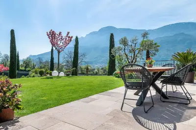 Image de Appartement \"Haus Rosengarten Apt C\" avec vue sur les montagnes, terrasse privée et Wi-Fi