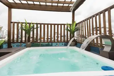 Image de Penthouse de 8 chambres avec toit privé et jacuzzi