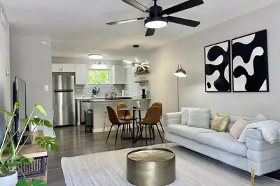 Image de South Congress Condo