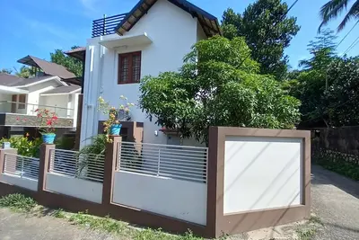 Image de Cozy modern hideout on the outskirts of city help you freak out in silence.