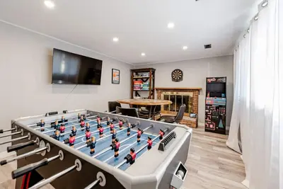 Image de Fun~Game Room ~ 5 min Drive to College~Family