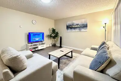 Image de Charming Cozy 2b(1k1q)1b W\/Pool\/Private Backyard Wfh