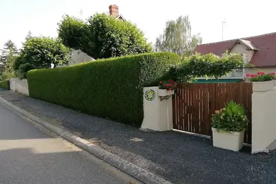 Image de Gîte tout confort avec jardin fleuri, idéal pour pêche et balades, proche du Blanc et activités aériennes