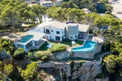 Image de Villa Illa Roja, une villa très privée avec une vue imprenable sur la Méditerranée