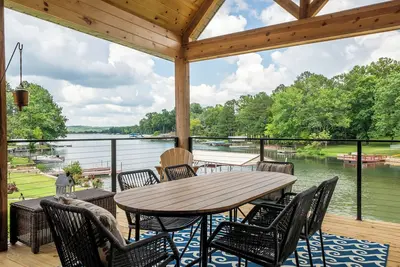 Image de New Home - Thunderbird Lakefront - Covered Deck