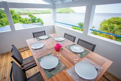 Image de Duplex avec vue panoramique sur la baie de Grande Anse avec un accès directe mer
