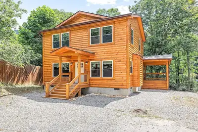 Image de Yogi Bear - 3 Br, 2 Ba Creekside Log Home