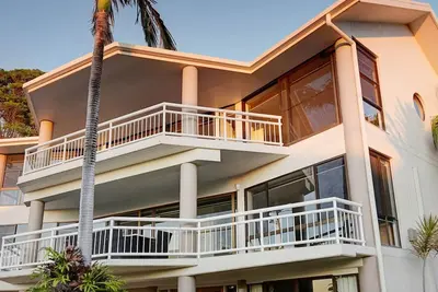 Image de Beachside Manor - Stunning 6-bedroom, 3-bathroom home in an exclusive, absolute beachfront location