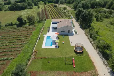 Image de Relax in a Villa with Pool Surrounded by Picturesque Space
