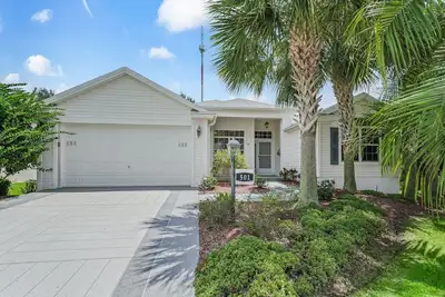 Image de Great Location! 3/2 Designer in the Village of Caroline Close to Lake Sumter Lan