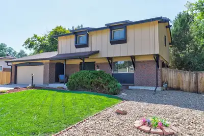 Image de Large home in Arvada, centrally located, free parking garage