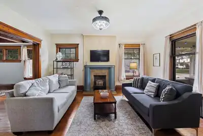 Image de Historic Old West End Entire Home - 4 Bedrooms next to Arboretum