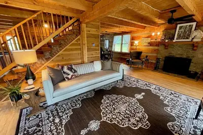 Image de Cedarbank • Cabin in Virginia Wine Country