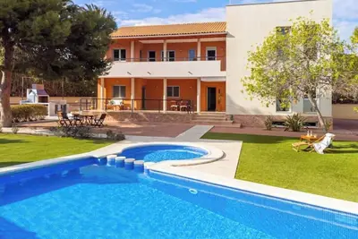 Cozy Villa in Alicante with swimming pool and barbecue