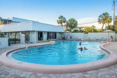 Image de Beachfront Condo Complex, Partial Gulfview, Amazing location!