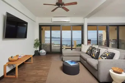 Image de Remote Working Paradise! Million dollar views! 100mbps! 5-min walk to beach