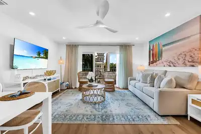 Image de Juno Beach Landings Condo 4 | Steps to the Beach!