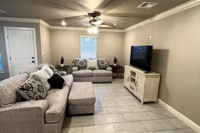 Image de New Luxury 3 Bed 2 1\/2 Bath Duplex