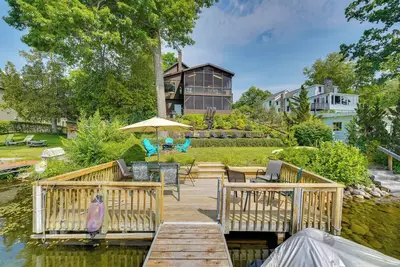 Image de Porch & Views: Queensbury 'Three Family Lakehouse'