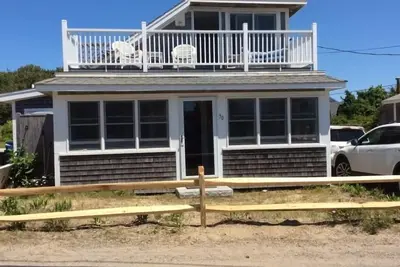 Image de Great beach house 3 minute walk to private beach