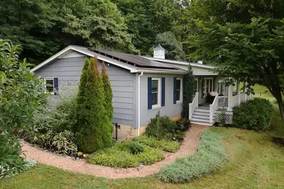 Image de Cozy farmhouse w/ mountain views, near W&L, Vmi