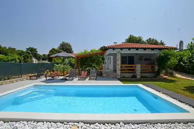 Image de Maison de vacances Eta avec piscine