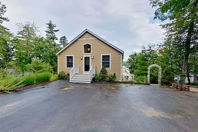Image de Leaward Shores Guesthouse | Lake view home in Moultonborough with dock & deck
