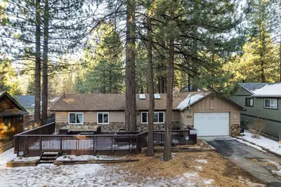 Image de A cozy family mountain home near Snow Summit Big Bear!