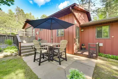Image de Grill & Fire Pit: Waterfront Cameron Retreat!