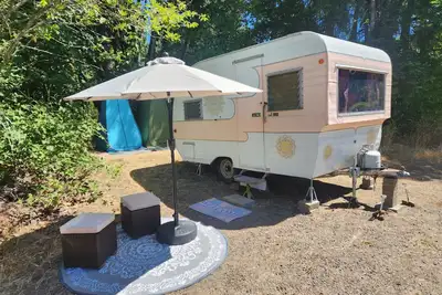 Image de Boho Caravan themed, Vintage 1961 Oasis Camper