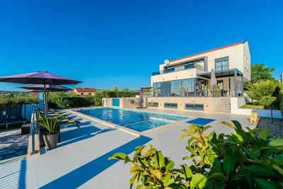 Image de Magnifique maison de 4 chambres Ă Vrana