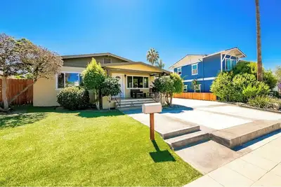 Image de La Jolla Oasis - Pet Friendly, Large Backyard, Walk to Beach & Location!